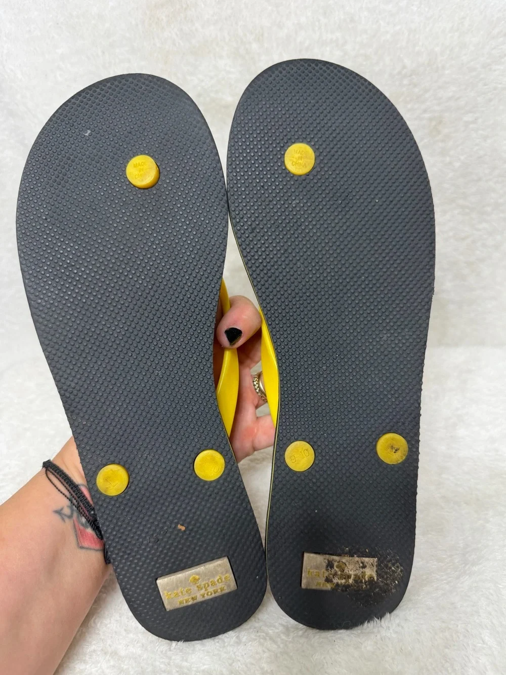 Kate Spade Daisy Print Flip Flops Thongs Sandals Black Yellow Size 10